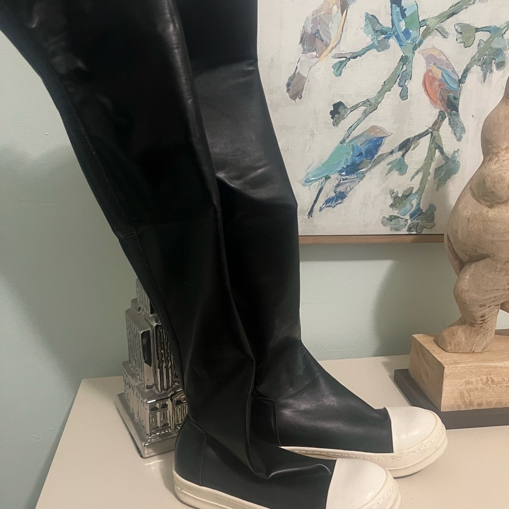 Stylish Black Over-the-Knee Boots